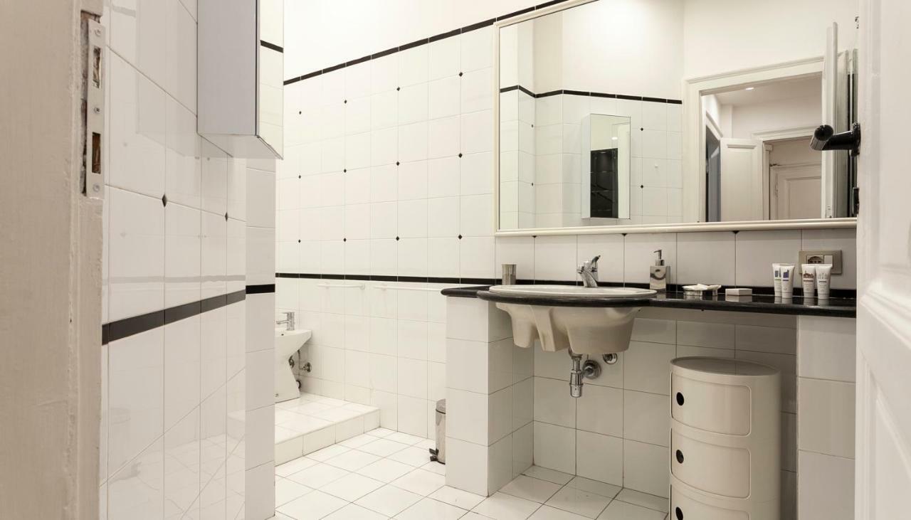 Italianway-Urbano III Apartment Milan Bagian luar foto